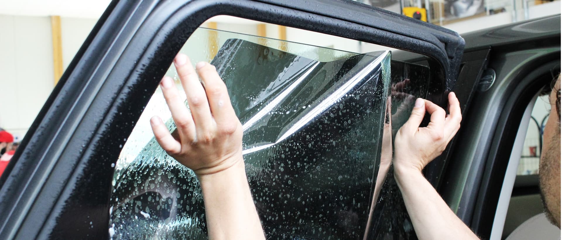 WAS BRINGT DIE AUTOSCHEIBEN-TÖNUNG FÜR MEIN FAHRZEUG?