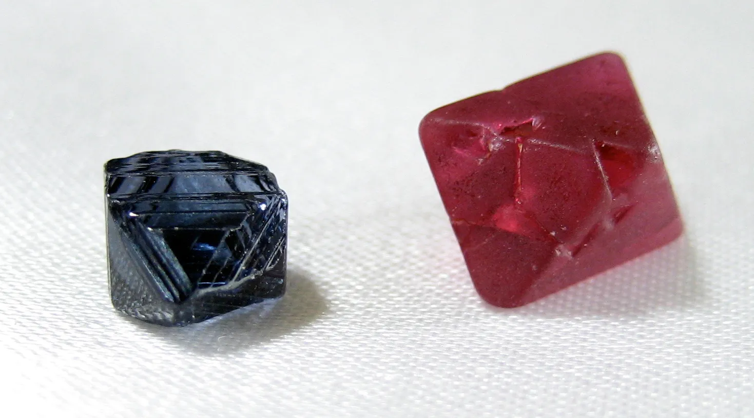 Was ist ein Drei-Steine-Diamantring?